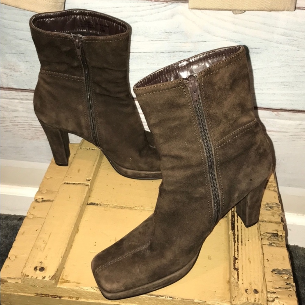 Nine West brown suede platform boots. Genuine suede. Exc condition.